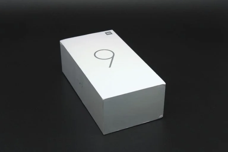 Xiaomi Mi 9 okostelefon teszt 2