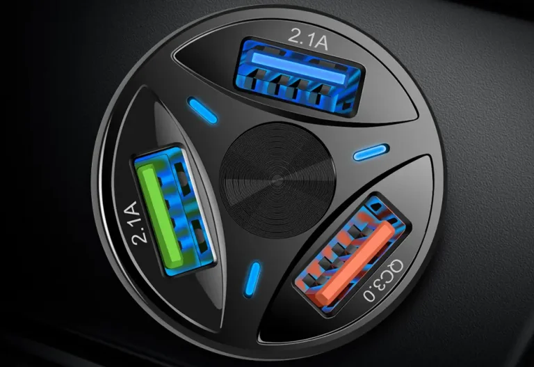 Cargador USB para encendedor de cigarrillos de tres puertos