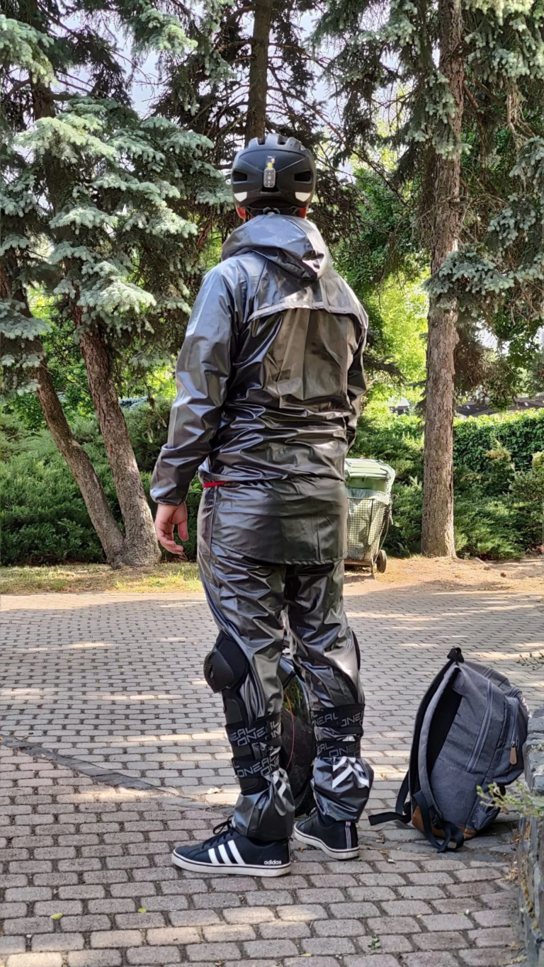 Two-part raincoat test 3