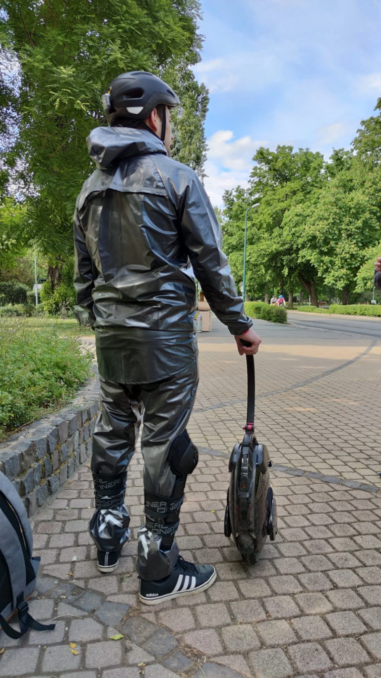 Two-part raincoat test 5