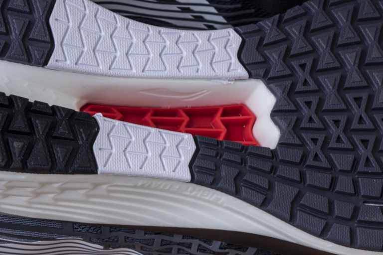 Li-Ning Rouge Rabbit IV versenycipő teszt 11