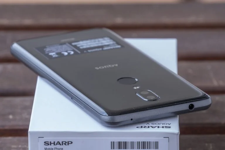 Sharp Aquos V okostelefon teszt 8