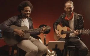 Az okos ukulele után itt az okosgitár Kínából