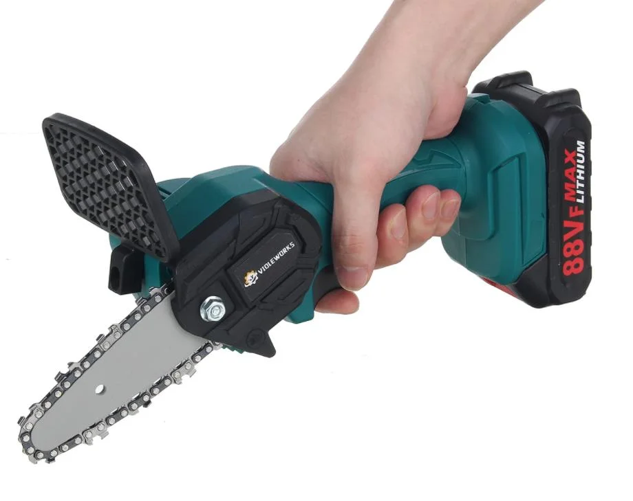 Aprópénzért vihető a két aksis, egykezes láncfűrész Banggoodról 1