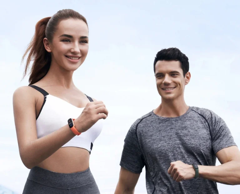 6600 forintért kínálják az Amazfit 5 aktivitásmérőt 9