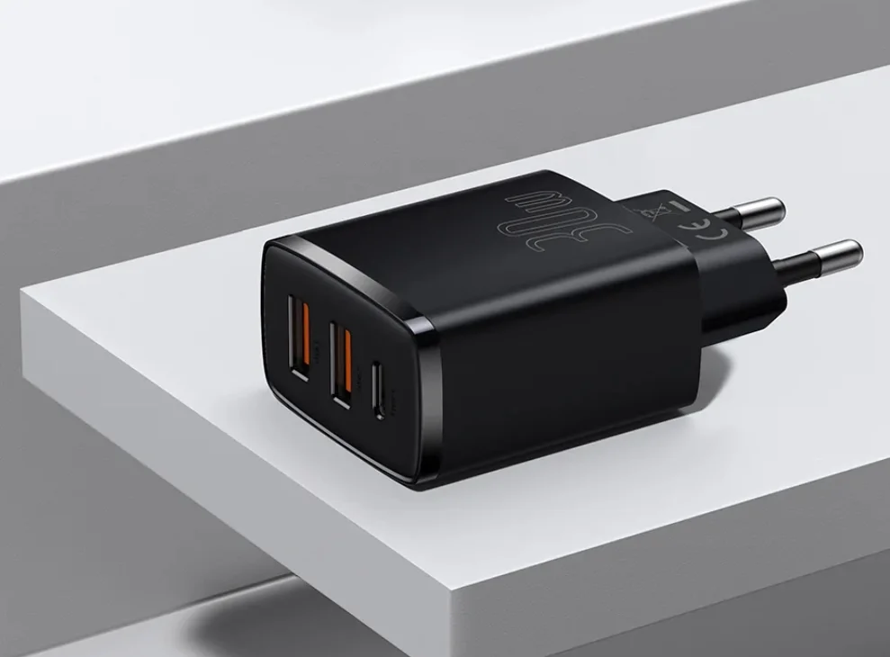 Háromportos, 30 wattos Baseus töltő áron alul a Banggoodról 1