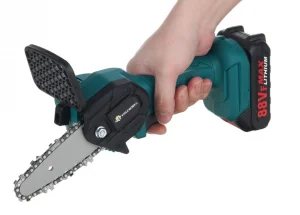 9000 forintért vihető két akksival az egykezes láncfűrész