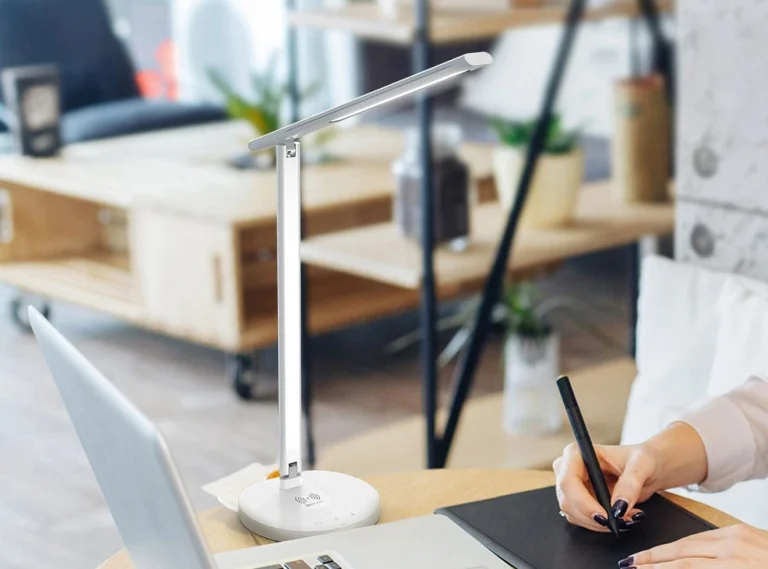 Qi töltős okos asztali lámpa a Digootól 7700 forintért 3
