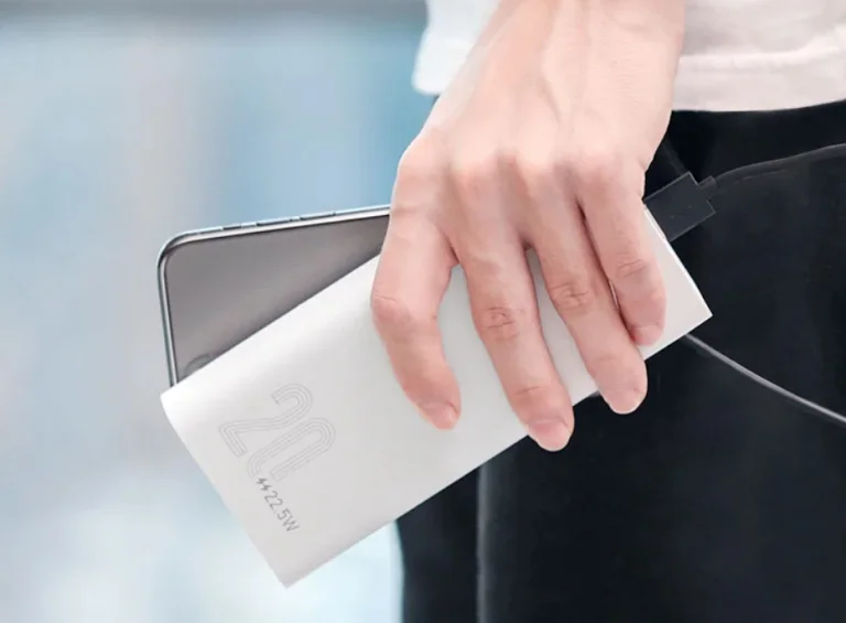 20 Ah-s Yoobao powerbank rendelhető 22,5 watt teljesítménnyel 2