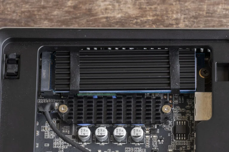 MinisForum EliteMini UM700 mini PC teszt 13