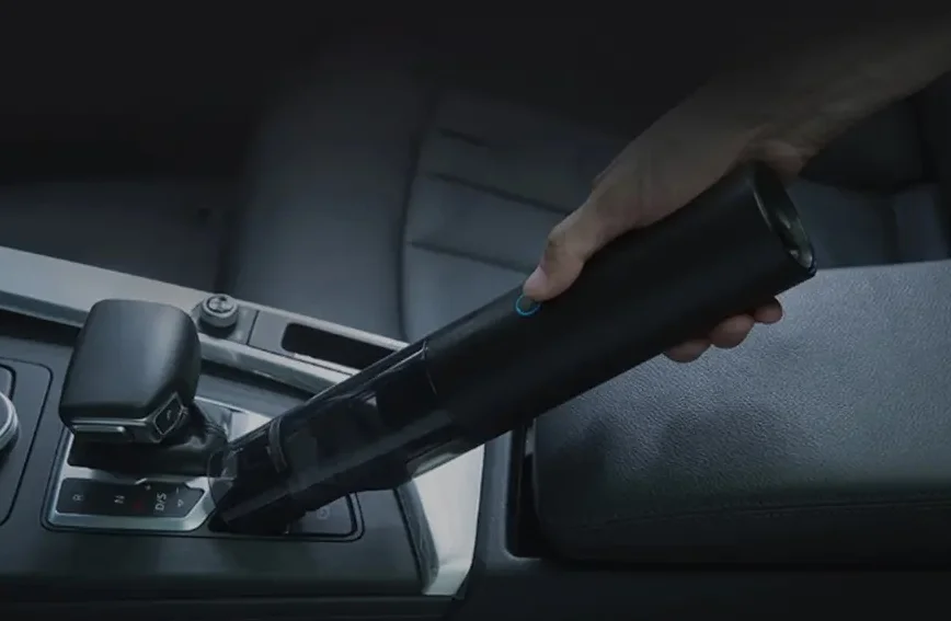 Takarítsuk a kocsit Roidmi mini porszívóval! 1