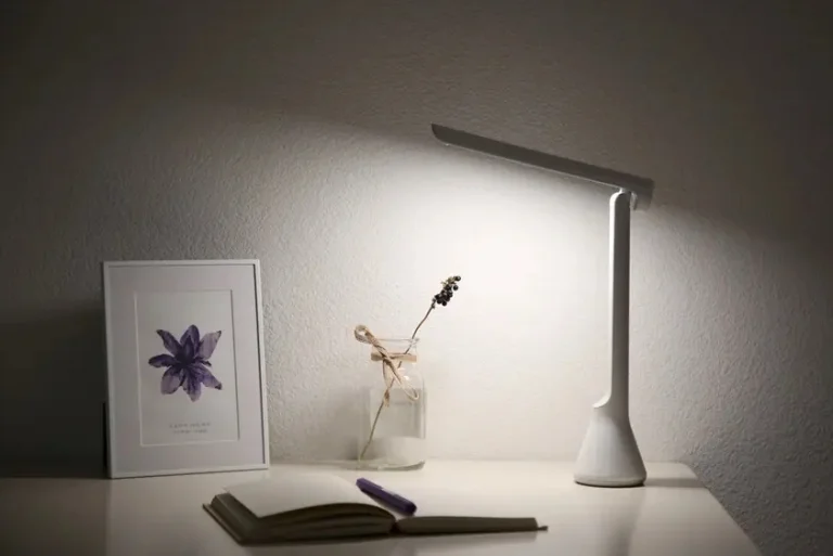 Akkumulátoros Yeelight asztali lámpa rendelhető 6200 Ft-ért 7