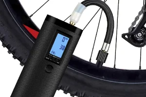 Akár autókereket is felfújhatunk ezzel az elektromos pumpával