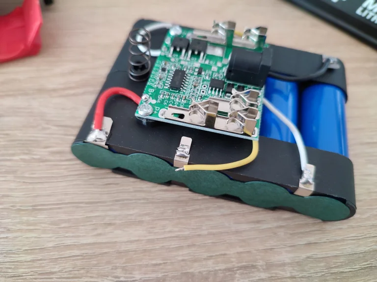 Violeworks akkumulátoros, egykezes láncfűrész teszt 14