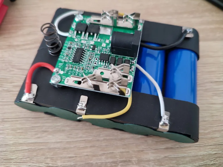 Violeworks akkumulátoros, egykezes láncfűrész teszt 15