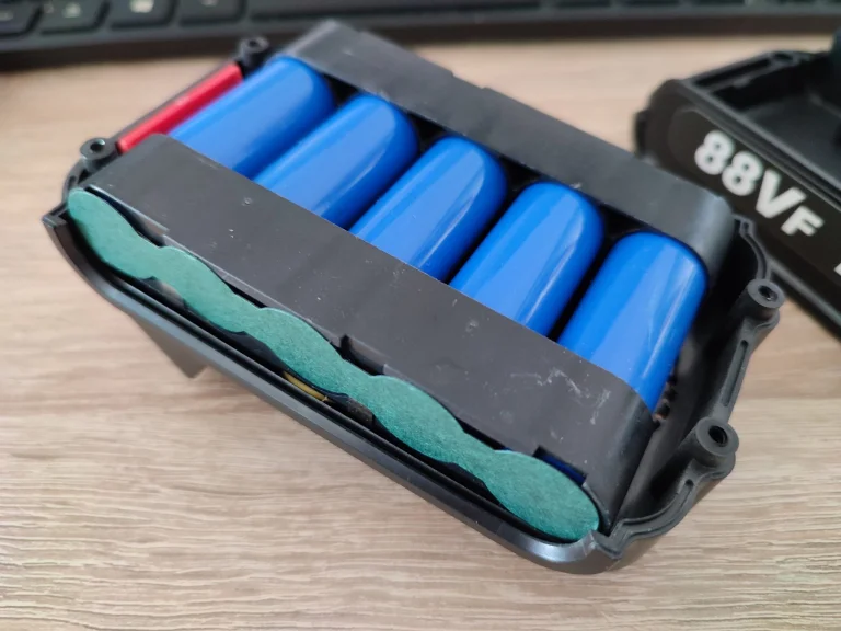 Violeworks akkumulátoros, egykezes láncfűrész teszt 17