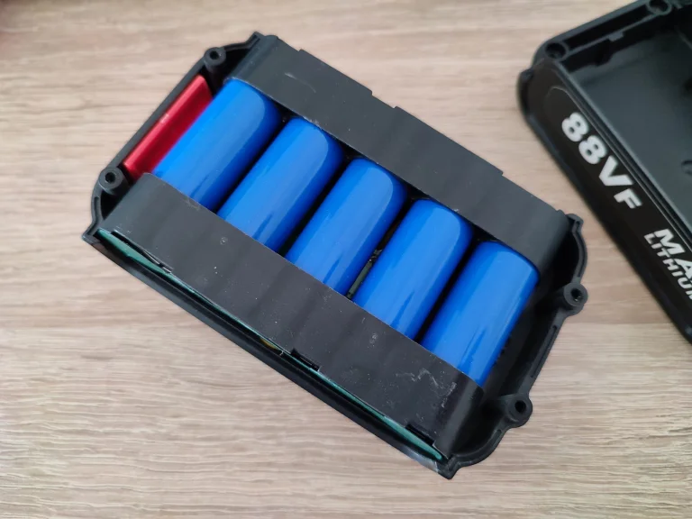 Violeworks akkumulátoros, egykezes láncfűrész teszt 18