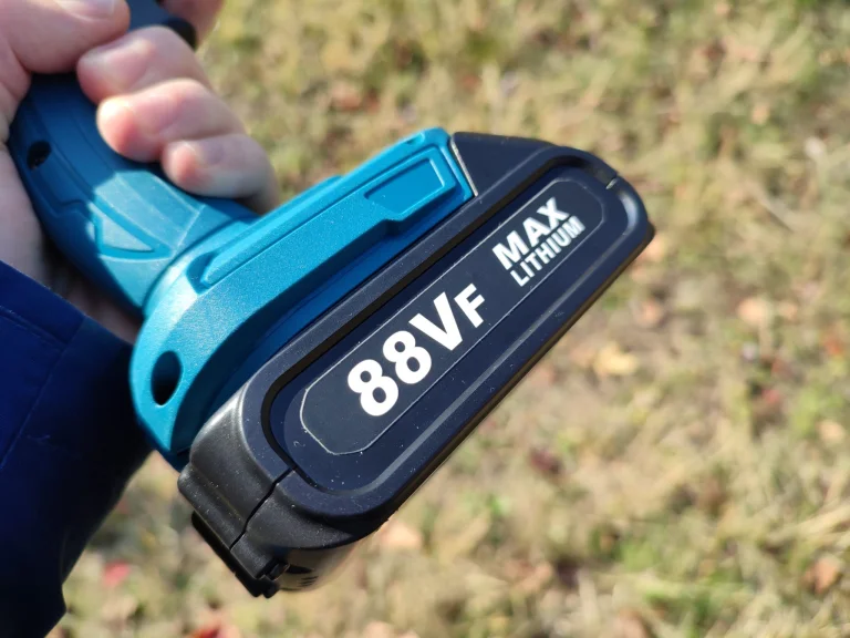 Violeworks akkumulátoros, egykezes láncfűrész teszt 9