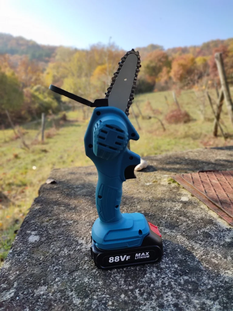 Violeworks akkumulátoros, egykezes láncfűrész teszt 13