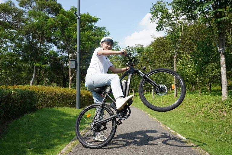 Karácsonyi vásárt tart az ADO 30