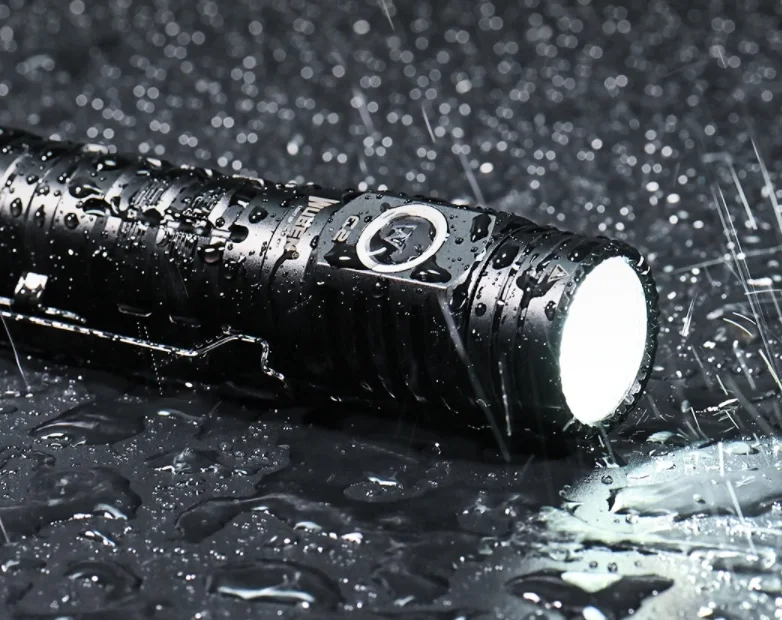 Mindig kisegít a Wuben extra erős, 2000 lumenes zseblámpa 1