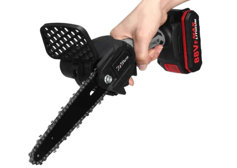 15 000 forint a 6 inch-es láncfűrész két aksival 2