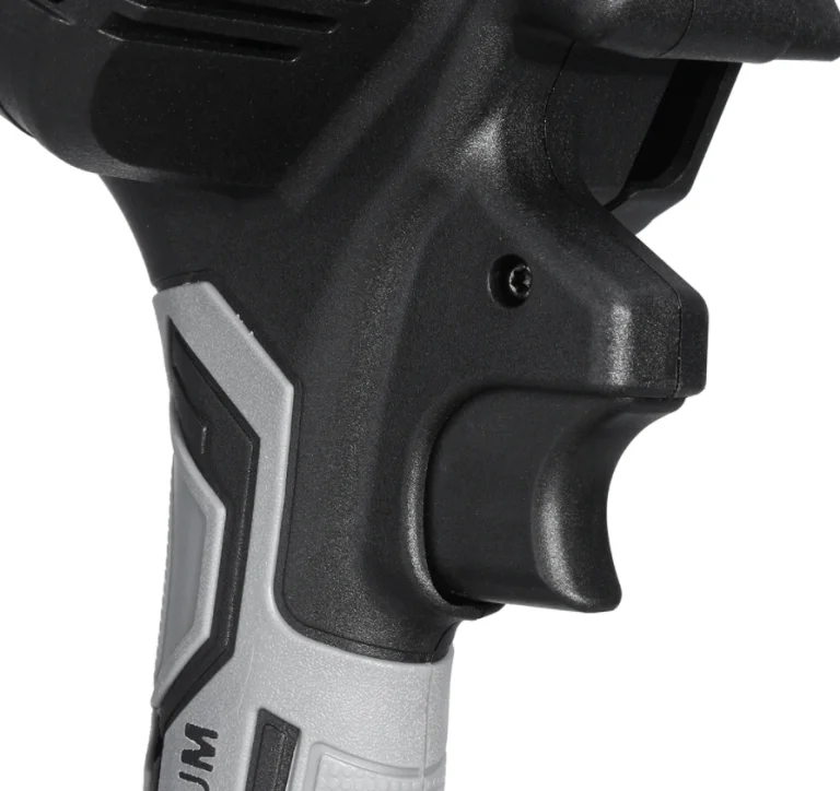 15 000 forint a 6 inch-es láncfűrész két aksival 5