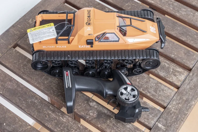 Eachine EAT06 test de véhicule à chenilles télécommandé 6