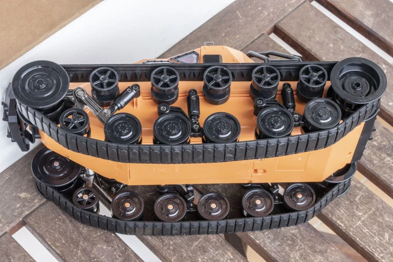 Eachine EAT06 test de véhicule à chenilles télécommandé 9