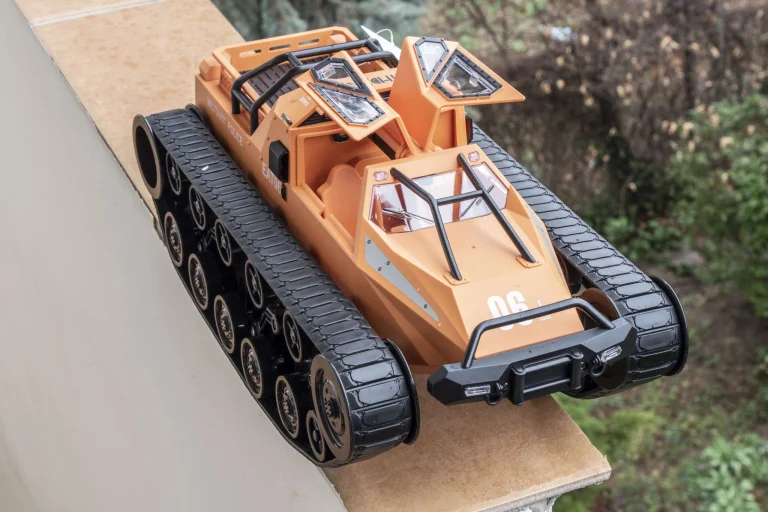 Eachine EAT06 test de véhicule à chenilles télécommandé 3