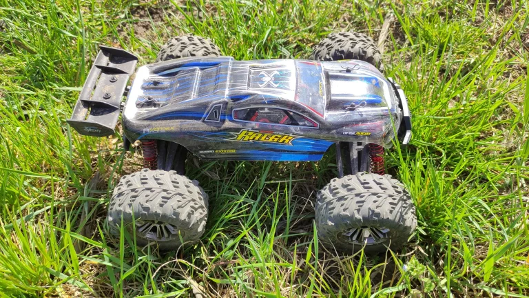 Xinlehong Spirit és Eachine EAT08 távirányítós autók teszt 29