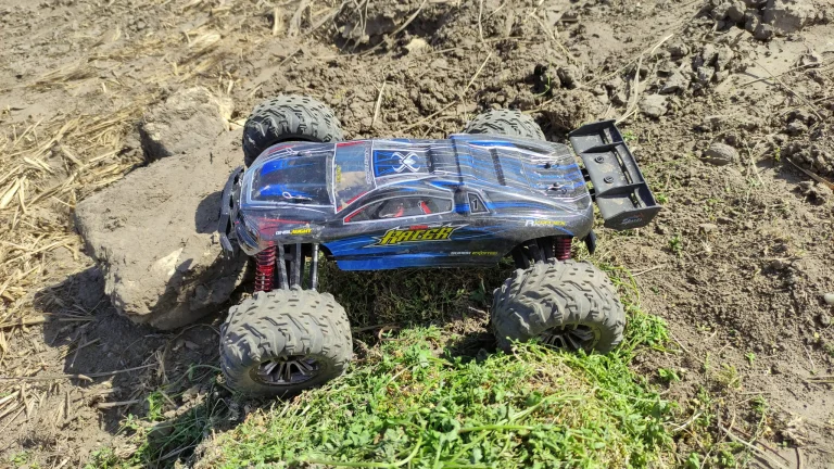 Xinlehong Spirit és Eachine EAT08 távirányítós autók teszt 30