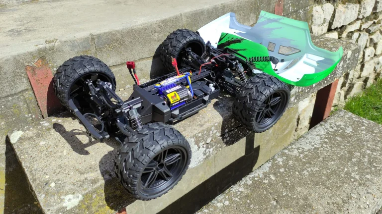 Flyhal FC610 távirányítós autó teszt 13