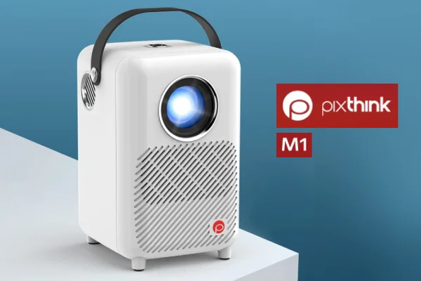 Ajándék táskával és vászonnal kapható a Pixthink projektor 1