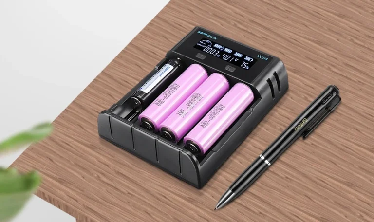 Az Astrolux VC04-gyel szinte minden aksi tölthető 8