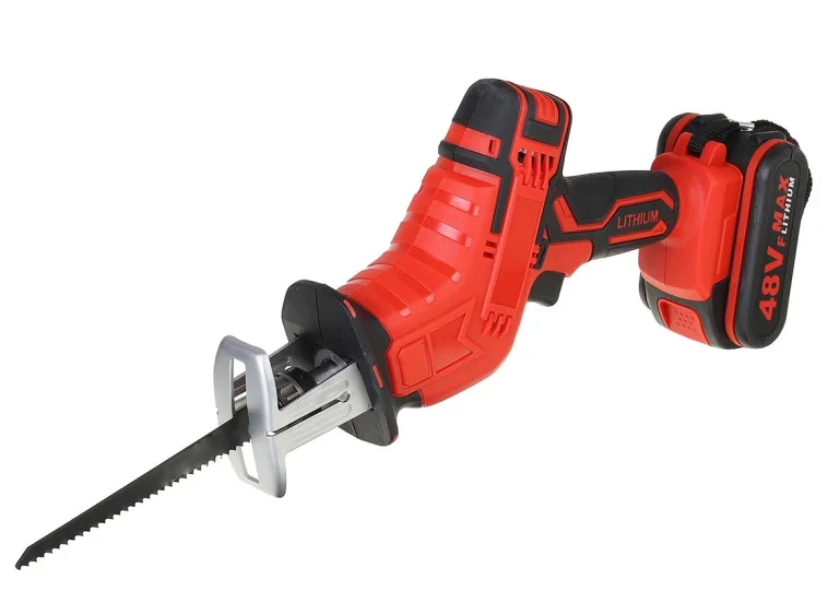 Két aksival is csak 11 300 forint a szablyafűrész 2