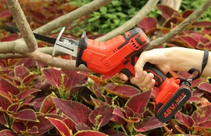 Két aksival is csak 11 300 forint a szablyafűrész