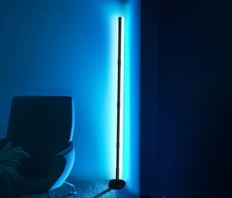 Új RGB-s állólámpa érkezett a BlitzWolftól 4