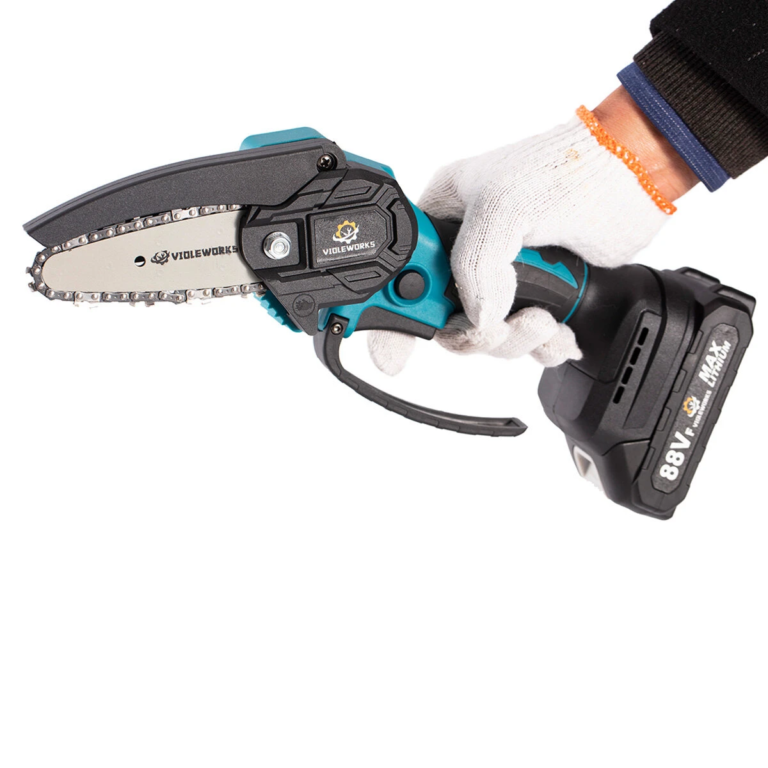 12 600 forint a két akkus, egykezes láncfűrész 6