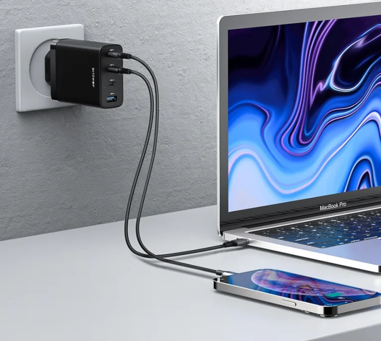 100 W-os, brutálisan erős töltő jelent meg a BlitzWolftól 3