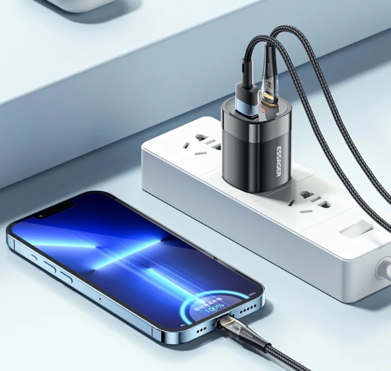 Az Essager 33 wattos töltője mutatja, hogy mennyivel tölt 4