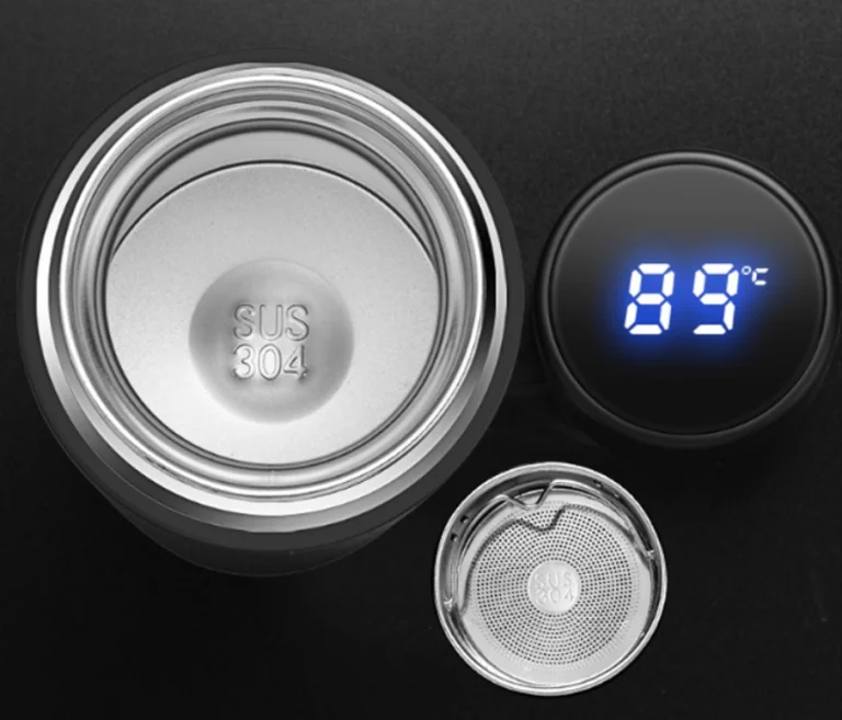 Melegben is hasznos a hőmérséklet kijelzős termosz 10