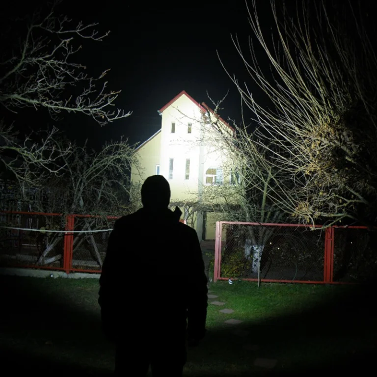 Messzire lehet látni a dupla LED-es Sofirn fejlámpával 7