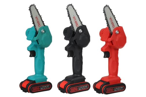 Újra vihető olcsón az egykezes, két aksis mini láncfűrész 1