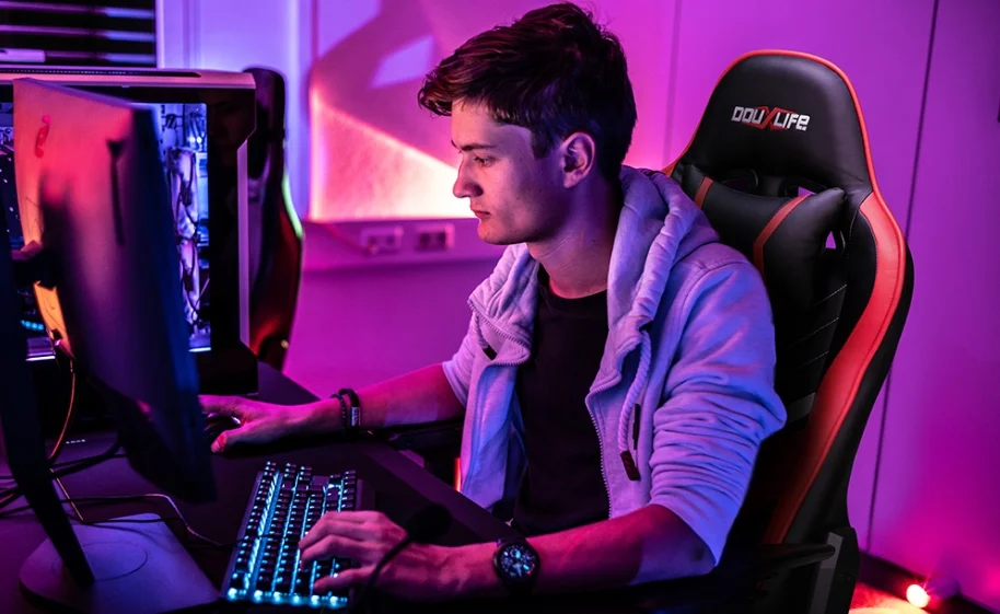 Masszírozni is tud az akciós Douxlife gamer szék 1