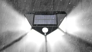 Egy kültéri napelemes lámpa most 7 dolcsiért rendelhető