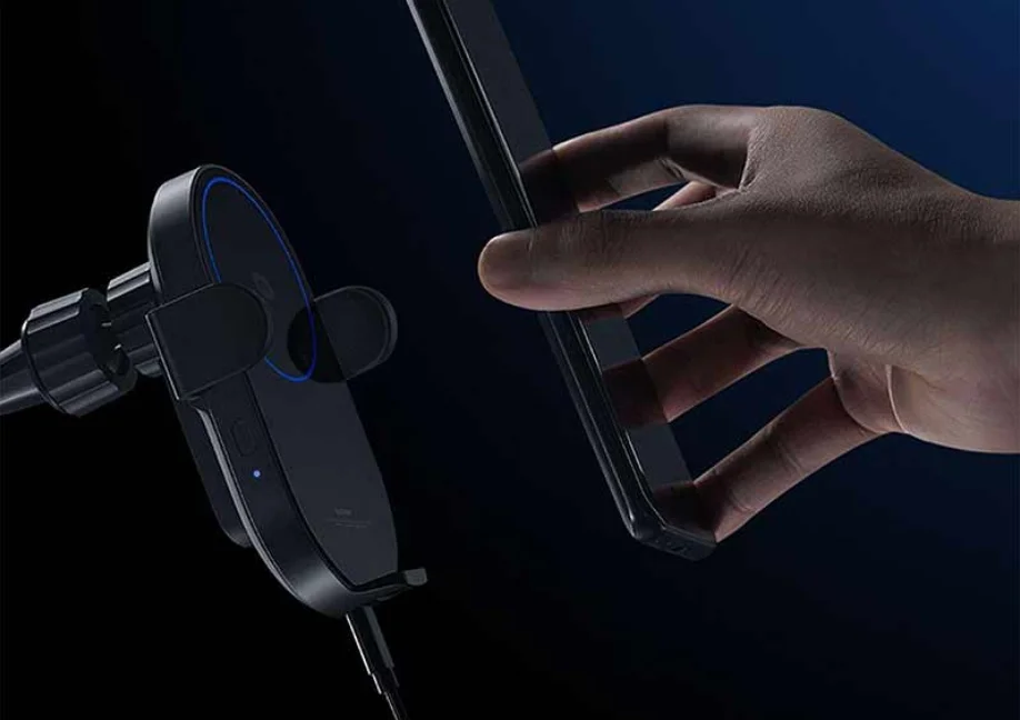 30 wattal tölt a Xiaomi menő autós telefontartója 1