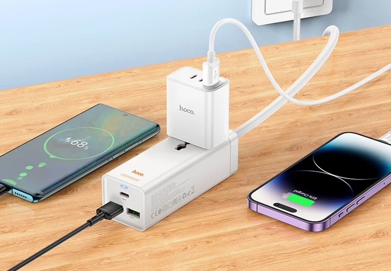 Még konnektor is van a Hoco AC9A 30 wattos töltőn 1