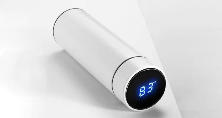 Melegben is hasznos a hőmérséklet kijelzős termosz 1