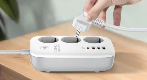 Négy USB, három dugalj és okostelefonos vezérelhetőség